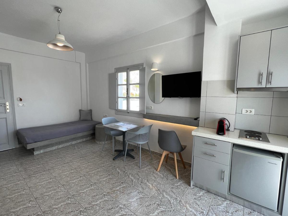 פריבולוס White Lily Suites & Lofts - Adults Only 16 Plus מראה חיצוני תמונה