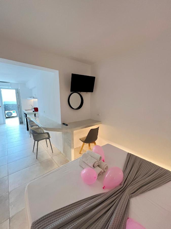 פריבולוס White Lily Suites & Lofts - Adults Only 16 Plus מראה חיצוני תמונה