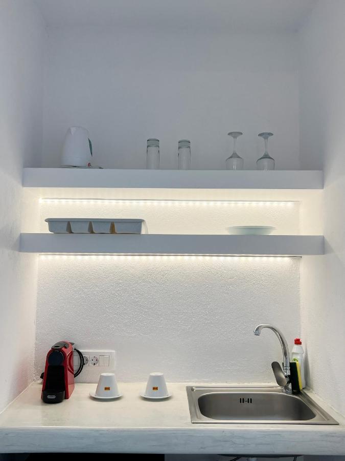 פריבולוס White Lily Suites & Lofts - Adults Only 16 Plus מראה חיצוני תמונה