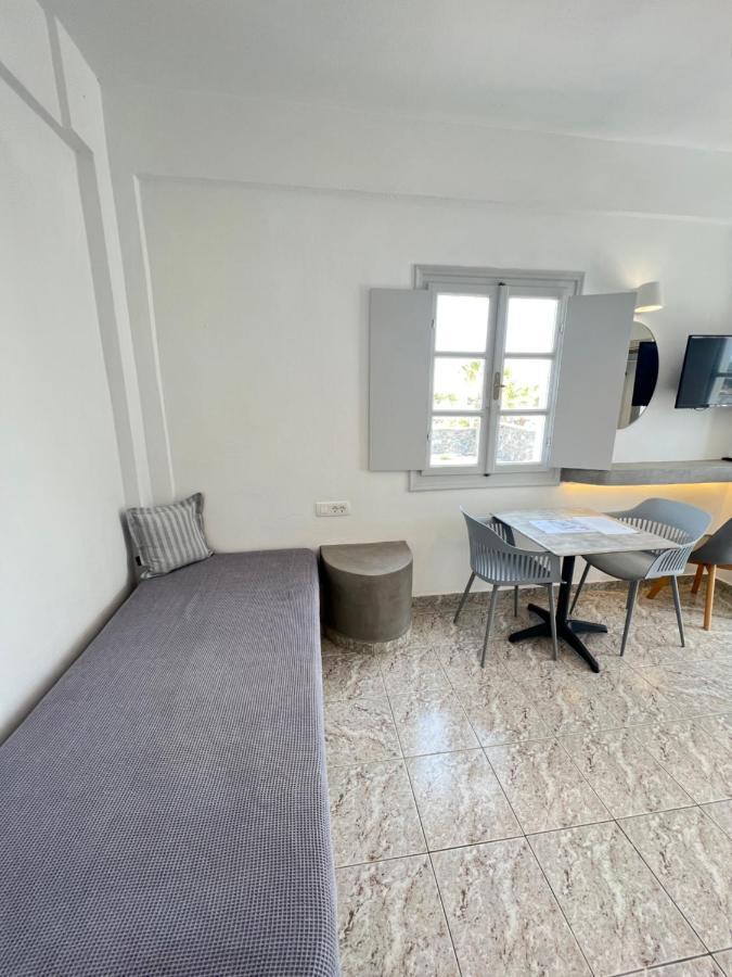 פריבולוס White Lily Suites & Lofts - Adults Only 16 Plus מראה חיצוני תמונה