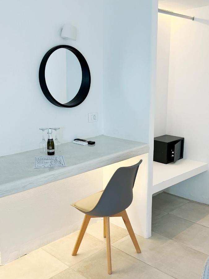 פריבולוס White Lily Suites & Lofts - Adults Only 16 Plus מראה חיצוני תמונה