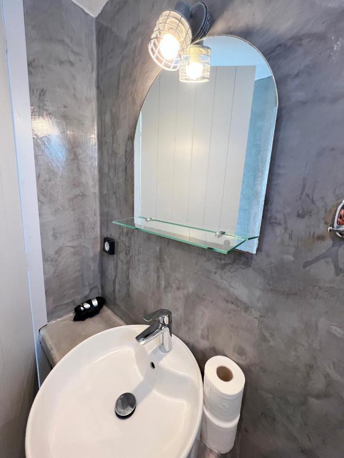 פריבולוס White Lily Suites & Lofts - Adults Only 16 Plus מראה חיצוני תמונה
