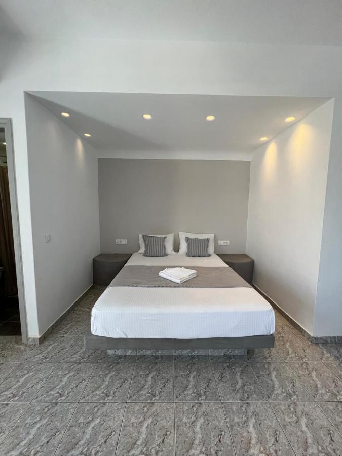 פריבולוס White Lily Suites & Lofts - Adults Only 16 Plus מראה חיצוני תמונה