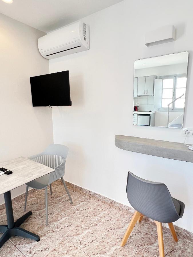 פריבולוס White Lily Suites & Lofts - Adults Only 16 Plus מראה חיצוני תמונה