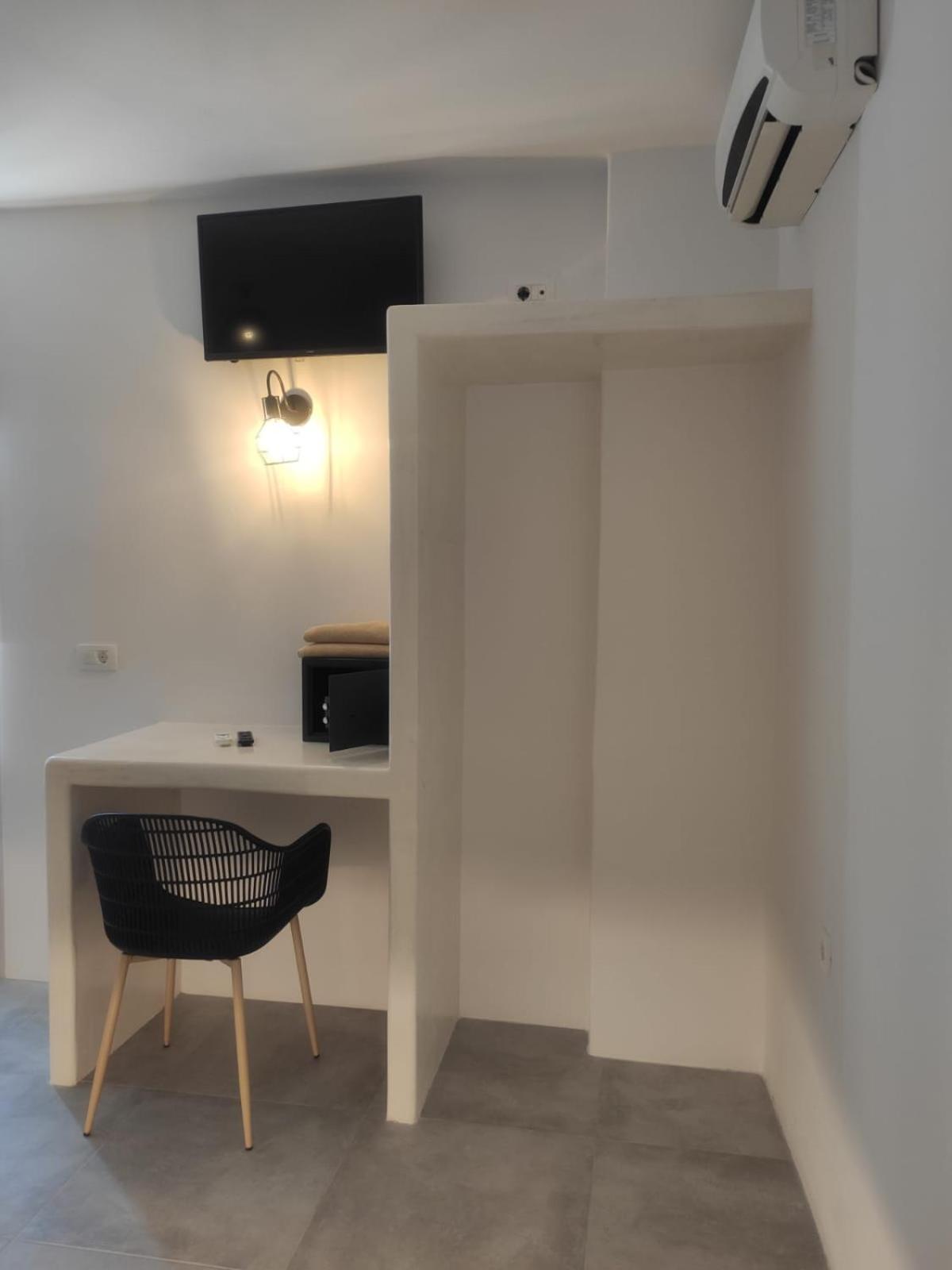 פריבולוס White Lily Suites & Lofts - Adults Only 16 Plus מראה חיצוני תמונה